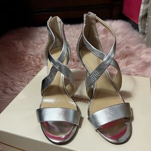 Vibce Camuto Platinum Sandals IM Pascal 2